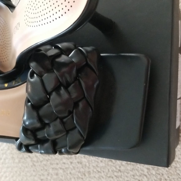 🌻 HOST PICK 🌻Azalea Wang woven slides - Picture 3 of 10